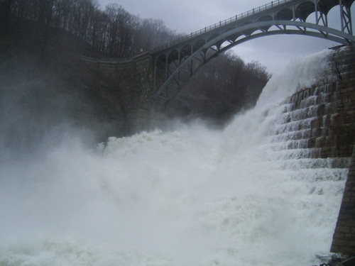 Croton_dam_and_river_41607_038
