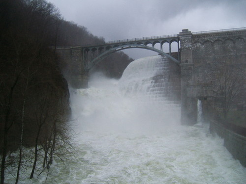 Croton_dam_and_river_41607_040