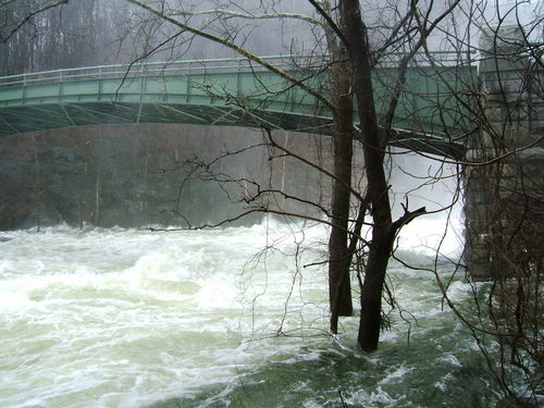 Croton_dam_and_river_41607_061