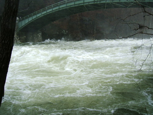 Croton_dam_and_river_41607_062