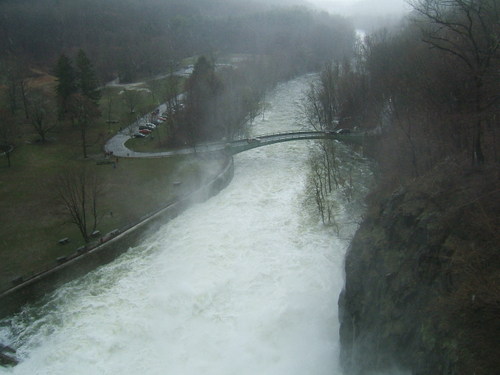 Croton_dam_and_river_41607_108